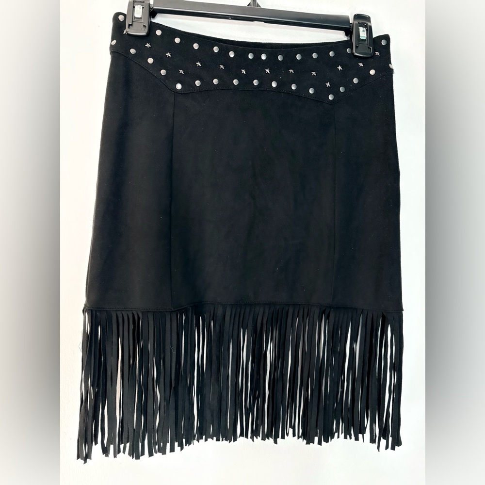 Suede fringe skirt. Brand: IDYLLWIND Color: Black Size: XS